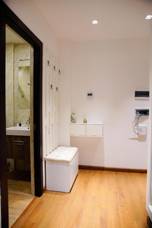 City Center Appartment At Buzand St. Jerevan Buitenkant foto