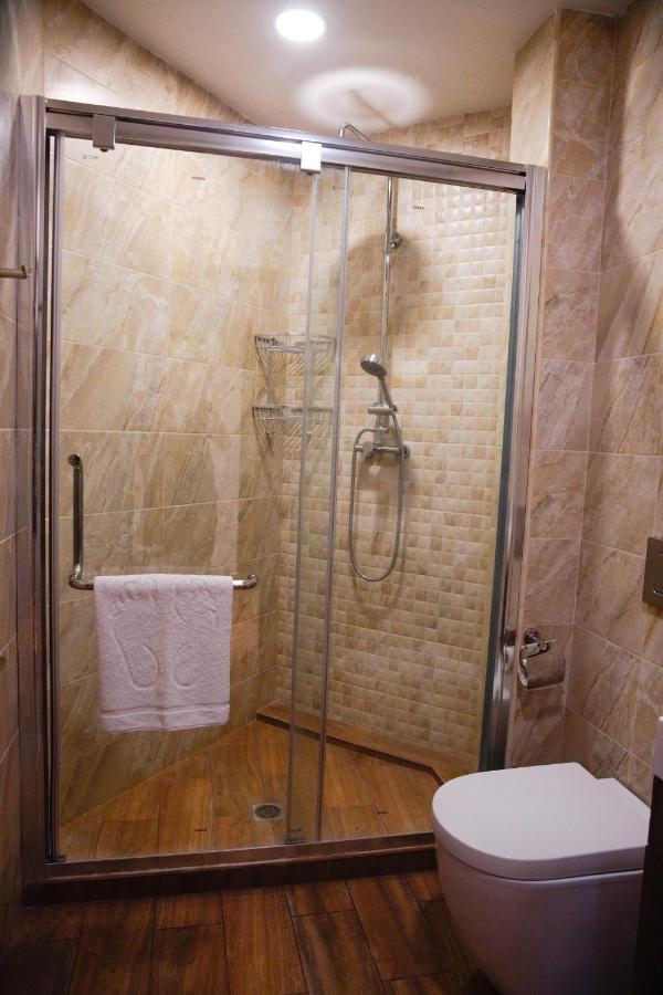City Center Appartment At Buzand St. Jerevan Buitenkant foto