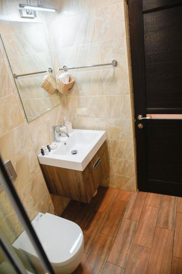 City Center Appartment At Buzand St. Jerevan Buitenkant foto