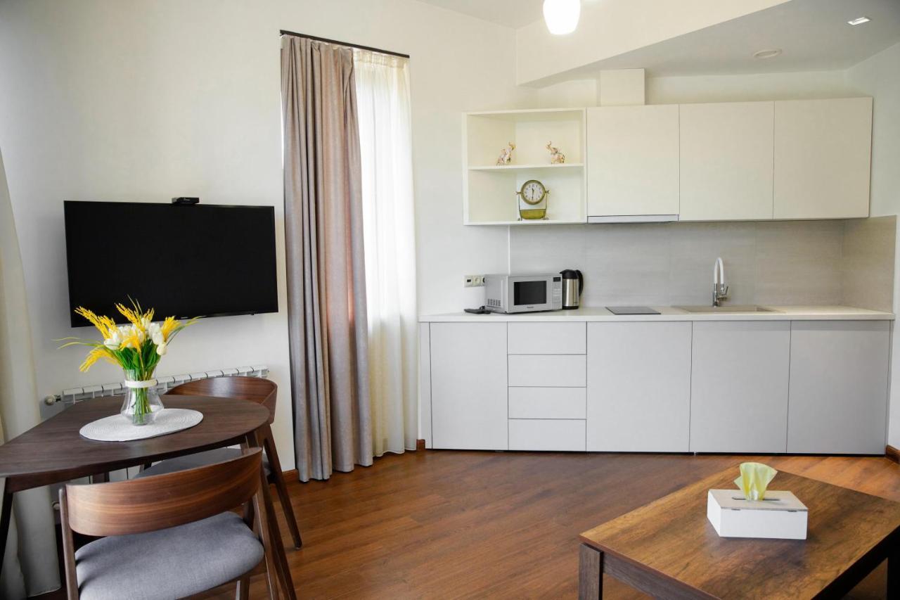 City Center Appartment At Buzand St. Jerevan Buitenkant foto