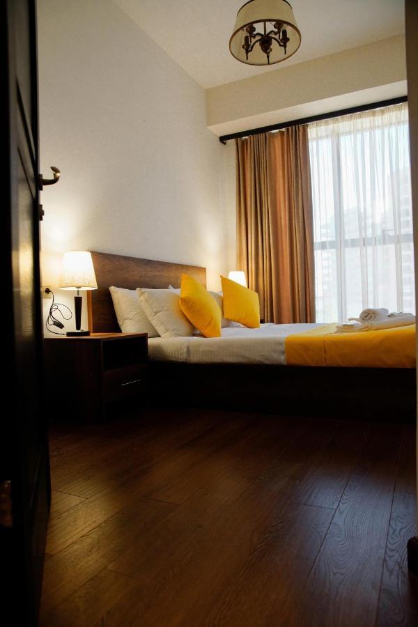 City Center Appartment At Buzand St. Jerevan Buitenkant foto