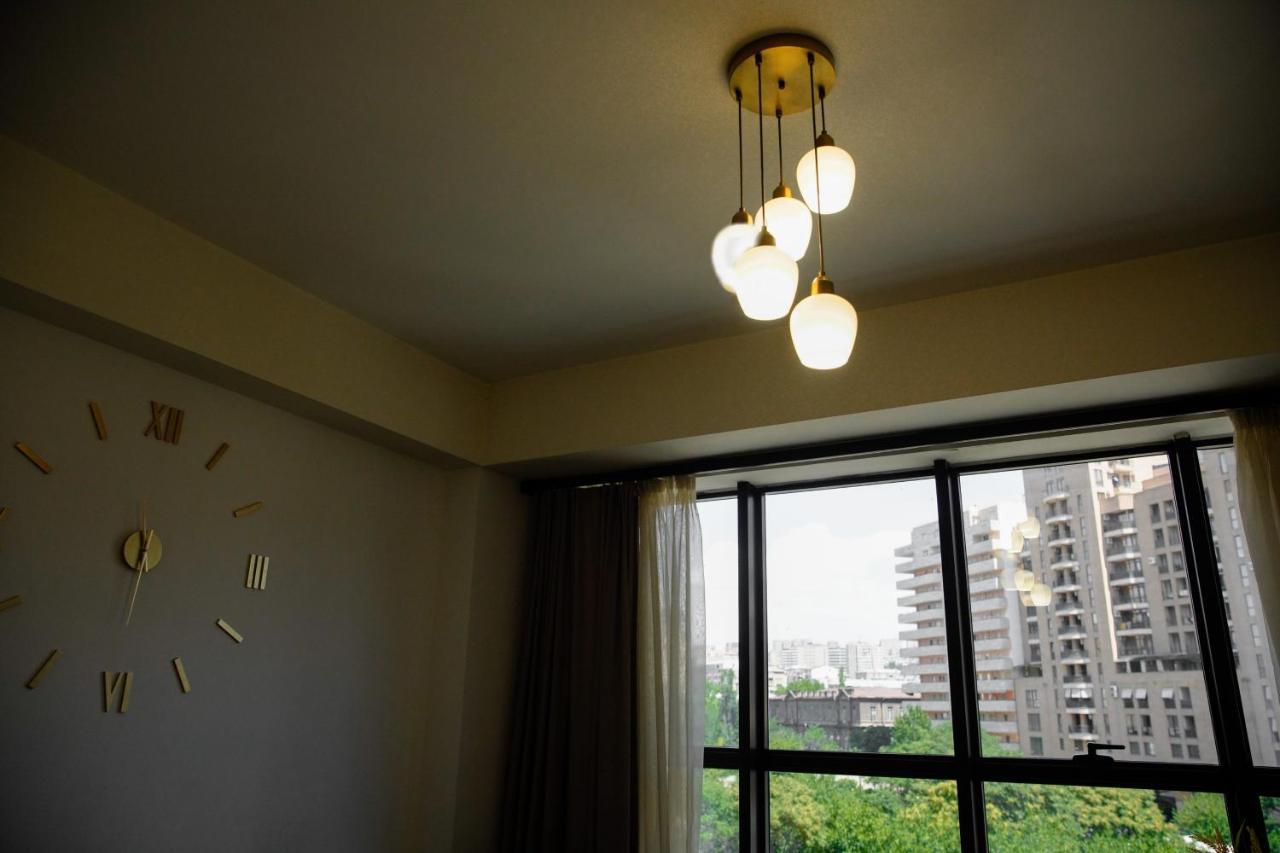 City Center Appartment At Buzand St. Jerevan Buitenkant foto